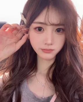 肤白粉嫩温柔迷人  苏曼